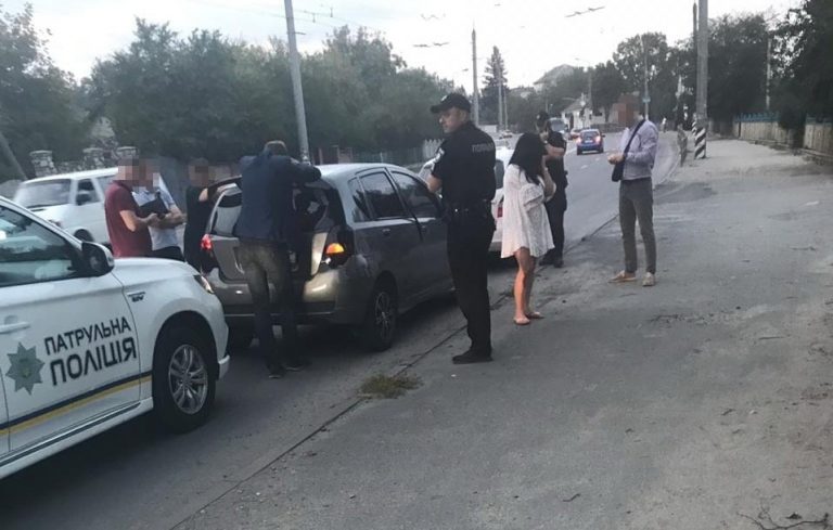 Канал незаконної міграції у ЄС в Коломиї організував працівник турагентства – СБУ (ФОТОФАКТ)