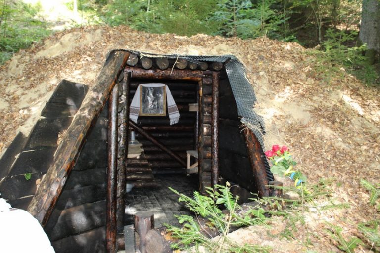 У селі Шешори відбудували та освятили криївку ОУН-УПА (ФОТО)