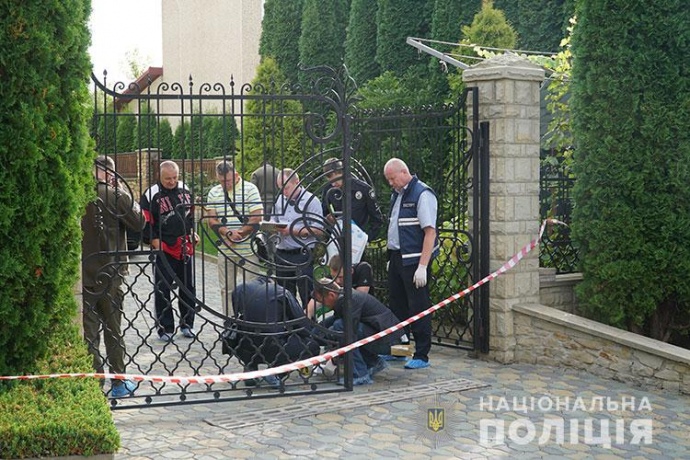 Ректору тернопільського вишу підкинули у двір вибухівку: він і дружина поранені