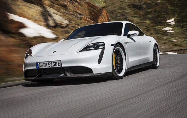 Компанія Porsche презентувала перший серійний електрокар (ФОТО)