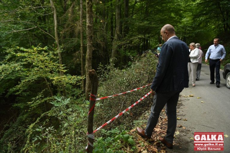 Дорогу Яблунів-Космач почнуть ремонтувати навесні 2020 – голова ОДА просить “спільно накинутися на справу” (ФОТО)