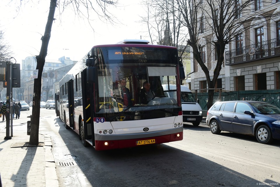 Питання в дорожньому покритті та розвороті, – директор “ЕАТ” пояснив, чому 45-ий маршрут курсує лише частиною Підлужжя