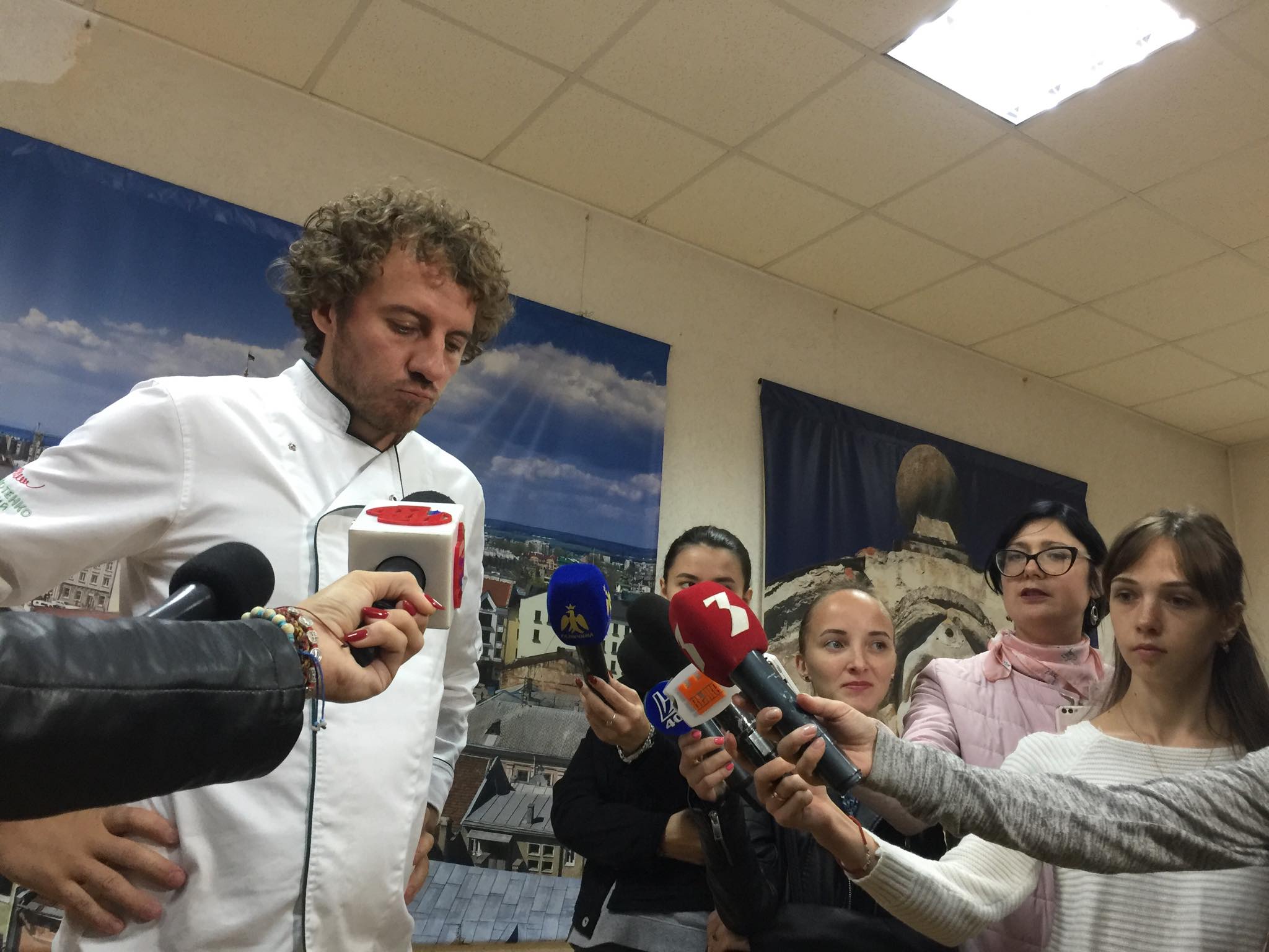 “Олів’є, холодець, котлета по-київськи – пережиток СРСР”, – Клопотенко розповів франківцям про нове шкільне харчування (ФОТО, ВІДЕО)