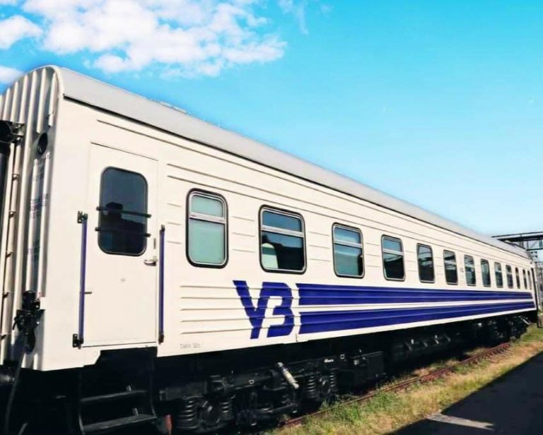 Поїзди до та з Франківська курсують з затримками через аварію на залізниці