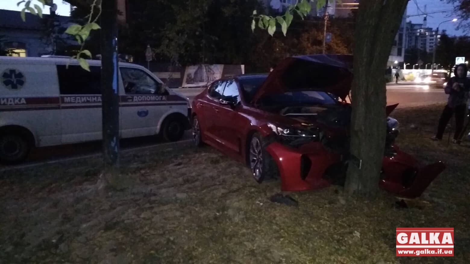 На Мазепи автомобіль “КІА” врізався у дерево (ФОТО, ОНОВЛЕНО)