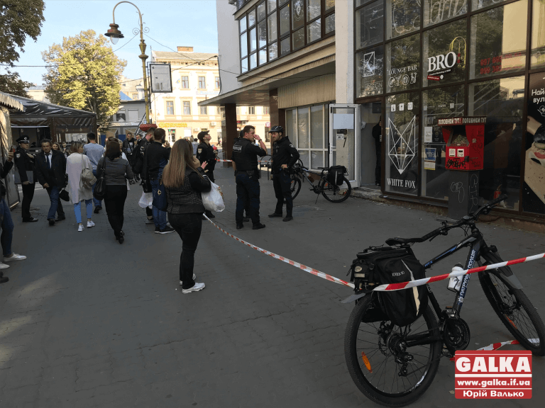 У центрі Франківська з будинку евакуювали людей: перевіряють на замінування (ФОТОФАКТ, ОНОВЛЕНО)