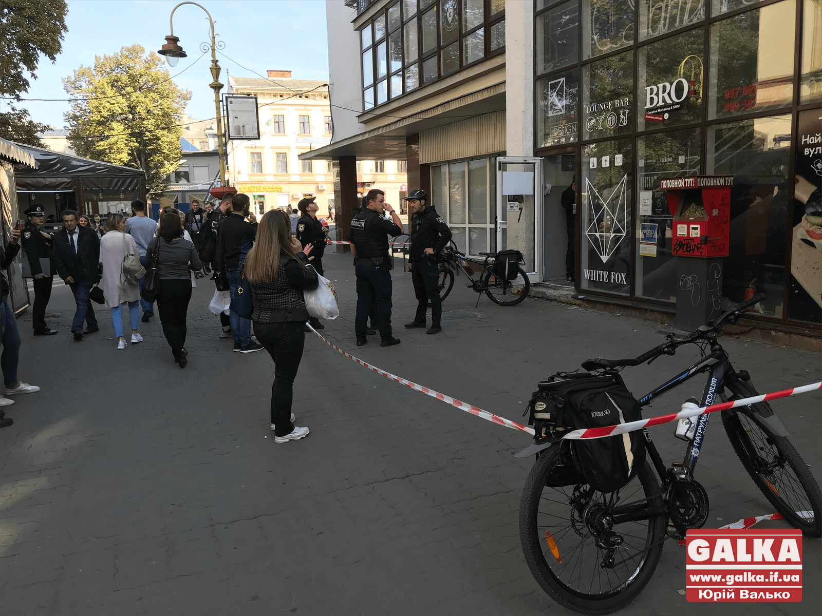 У центрі Франківська з будинку евакуювали людей: перевіряють на замінування (ФОТОФАКТ, ОНОВЛЕНО)