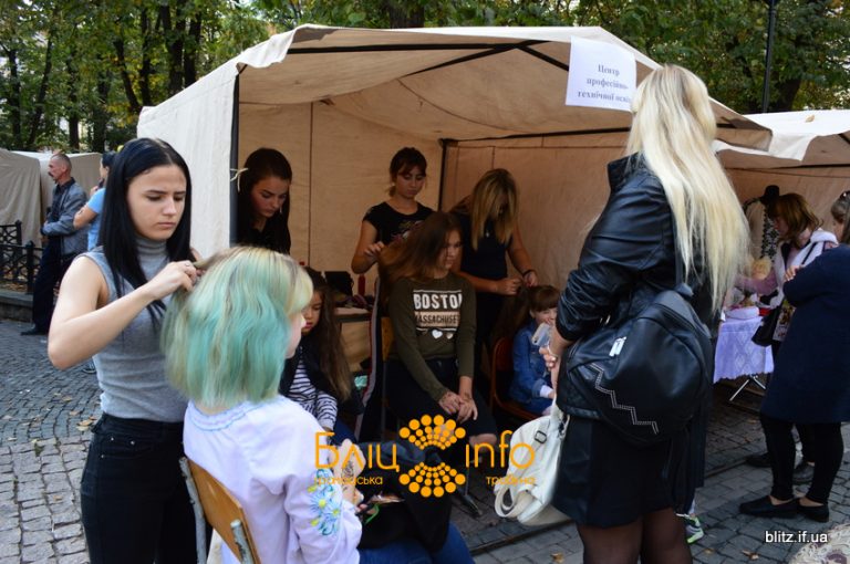 Майстер-класи і презентації: у Франківську проходить ярмарка гуртків (ФОТО)