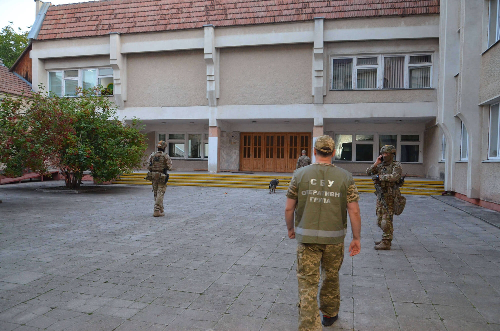 Перед “лінійками” СБУ та поліція обстежили навчальні заклади (ФОТО)
