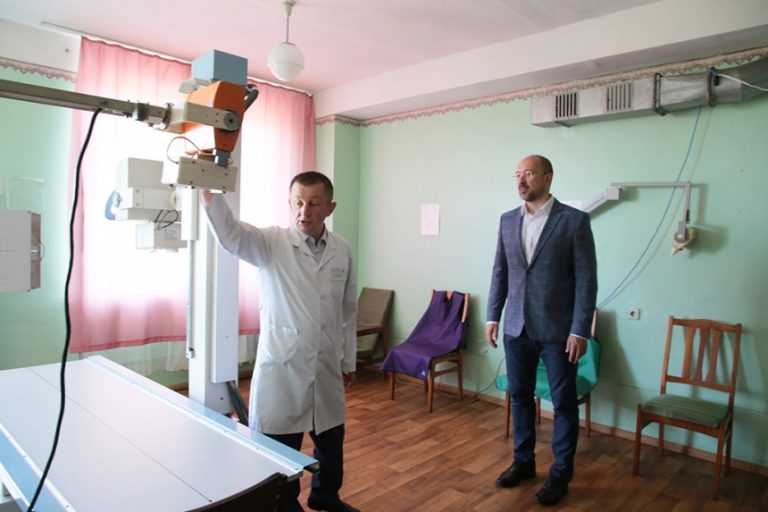 Шмигаль визнав, що Рожнятівщині потрібен новий рентген апарат