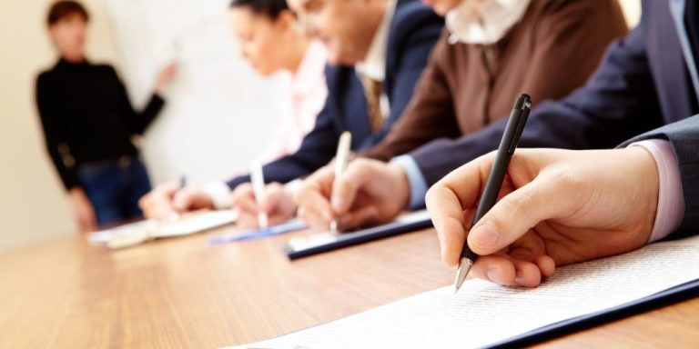 У Калуші відновлюють навчання після обстрілу
