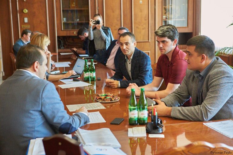 Американець волонтеритиме у регіональному відділенні Асоціації міст України (ФОТО)