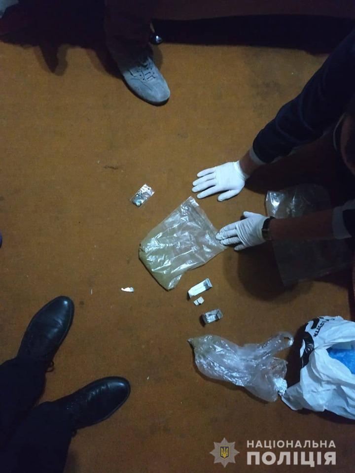 Детективи Івано-Франківщини затримали чоловіка за збут наркотичних і психотропних речовин  (ФОТО)