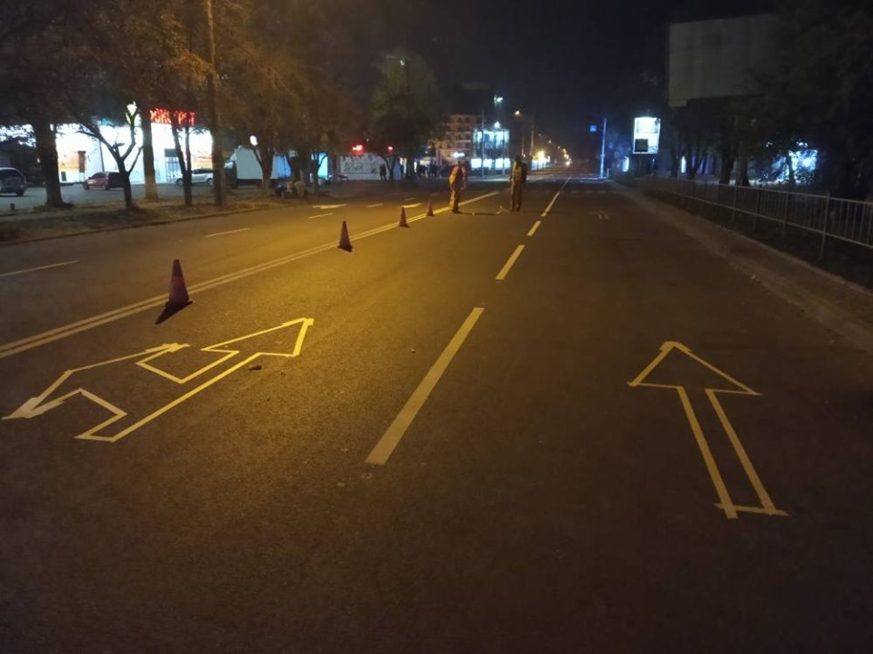 На Мазепи наносять розмітку холодним пластиком (ФОТО, ВІДЕО)