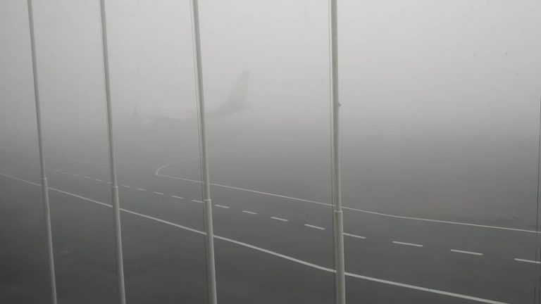Через туман у франківському аеропорту затримують рейс до Києва