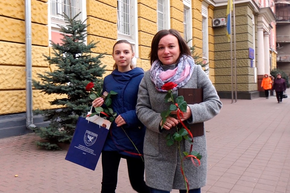 У Франківську відзначили маму і доньку, які допомогли розшукати зниклого хлопчика (ФОТО)