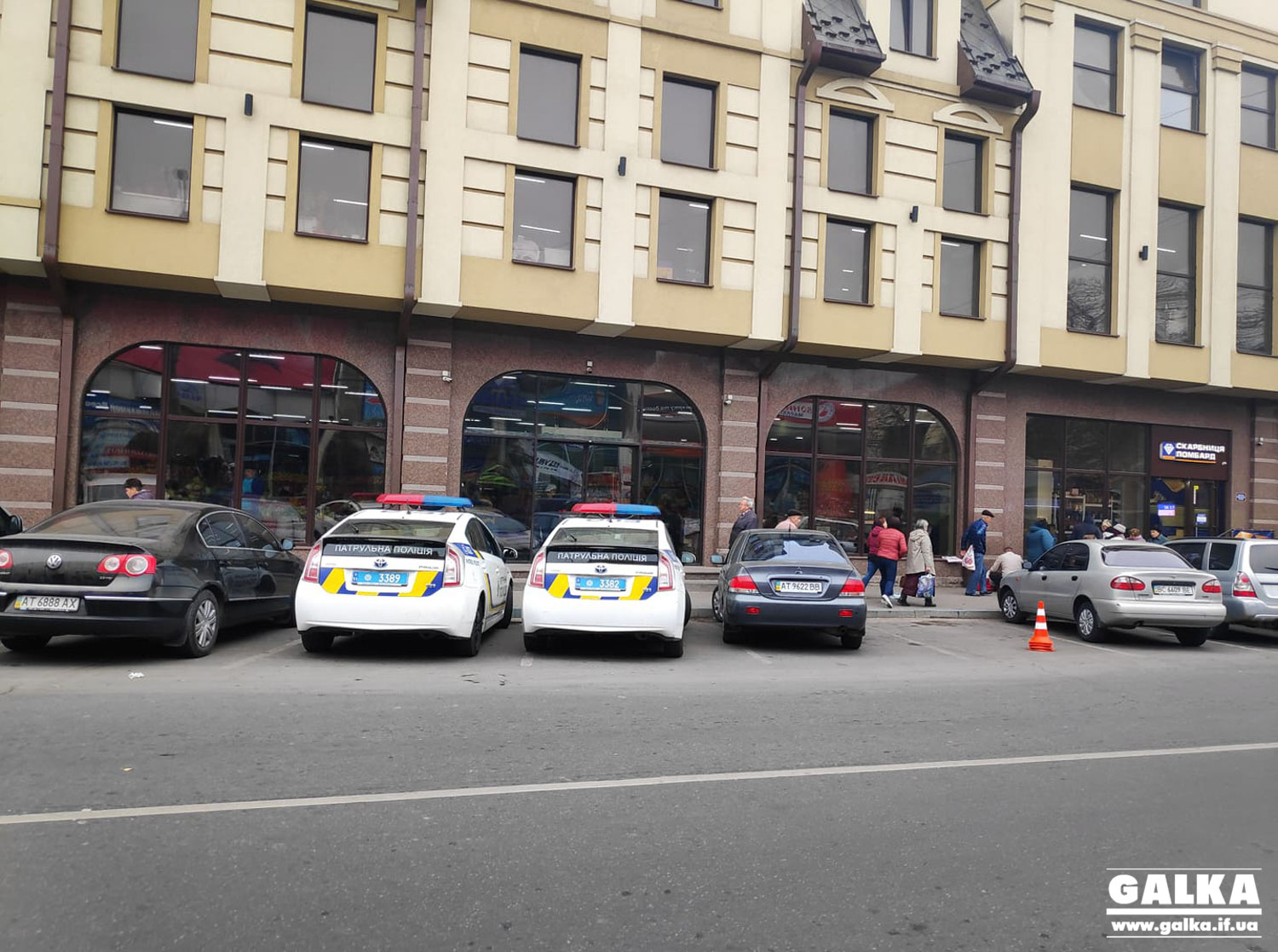 Адміністрація центрального ринку заявила про рейдерське захоплення, поліція чергує поблизу об’єкту (ФОТО)
