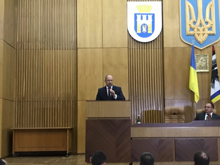 “Зеленський не збирається здавати жодного шматка української землі”, – Шмигаль 