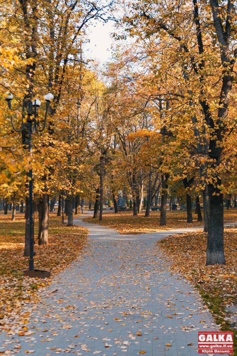 Осінній ранок в Івано-Франківську (ФОТОРЕПОРТАЖ)