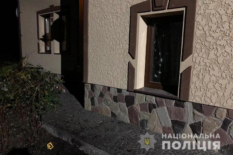 Вночі на подвір’ї калушанина вибухнули дві гранати – їх підкинули невідомі