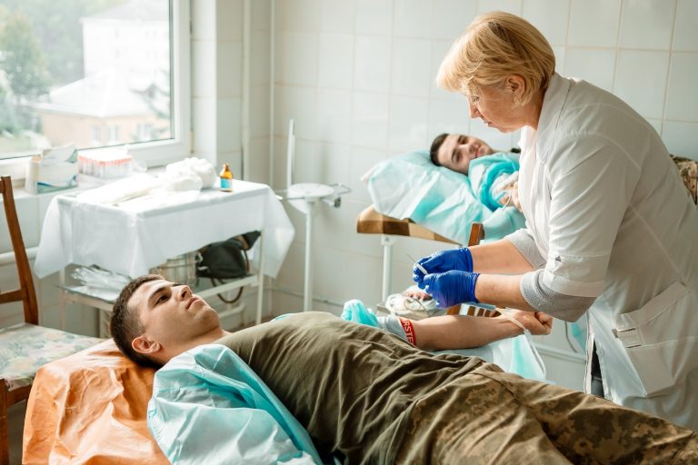 Аби врятувати життя: франківські студенти і викладачі поповнили банк крові (ФОТО)