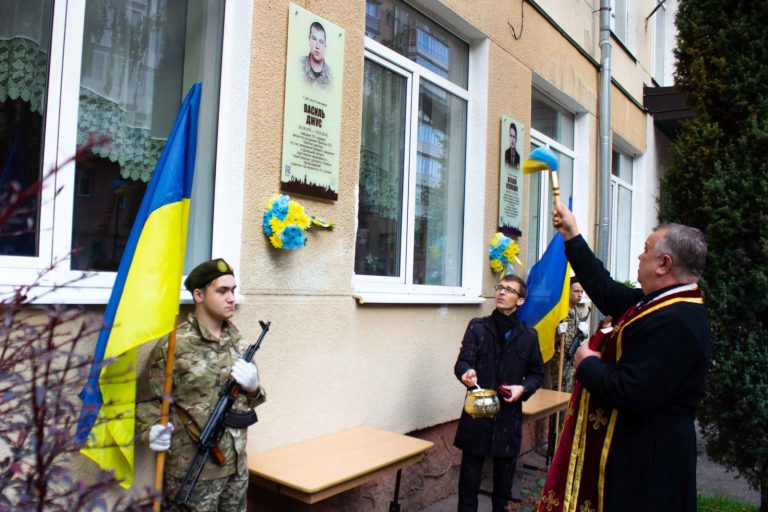 У Франківську встановили пам’ятну дошку атовцеві Василю Джусу (ФОТО)
