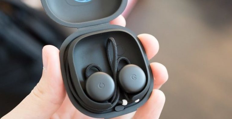 Google покаже свій аналог AirPods вже цього місяця