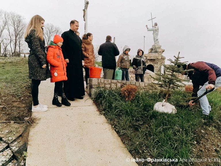 Алея миру з’явилася у Галицькому районі (ФОТО)