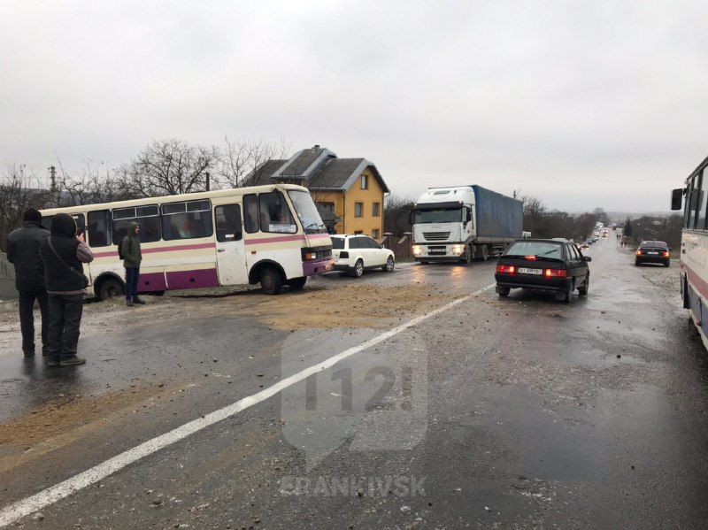 У суботу зранку на дорогах області через ожеледицю сталися кілька ДТП (ФОТО, ВІДЕО)