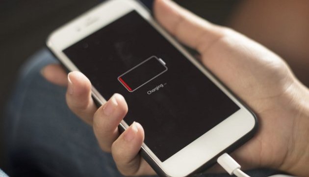 Вчені створили екофутболку, здатну заряджати мобільний телефон (ВІДЕО)