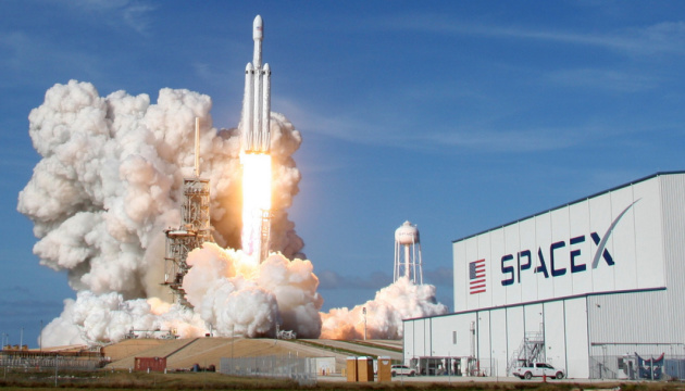 Ілон Маск запустив на орбіту 60 супутників для проекту StarX (ВІДЕО)