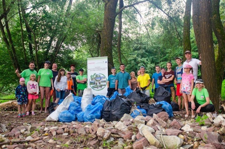 Прикарпатців кличуть у суботу на екоакцію з прибирання Дністра
