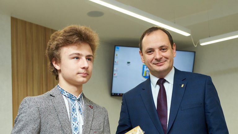 Мер Франківська вручив подяку місцевому вундеркінду (ФОТО)