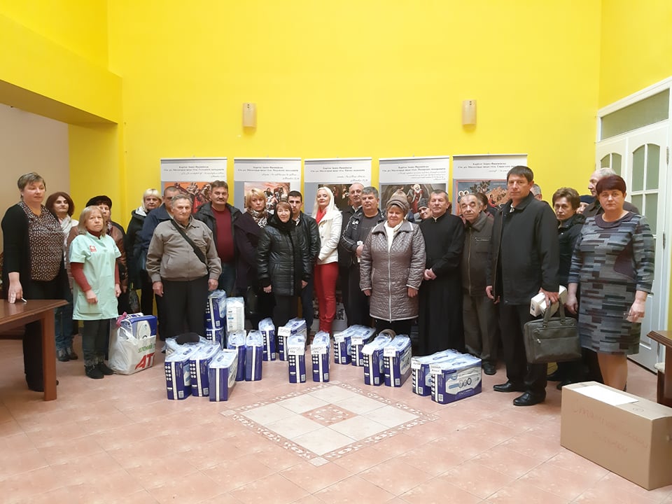 Важкохворі прикарпатці отримали засоби догляду та гігієни (ФОТО)