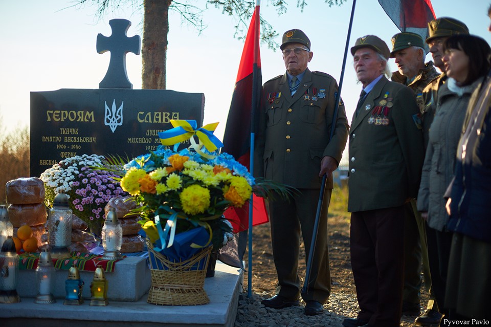 У Підлужжі відкрили пам’ятник розстріляним воїнам УПА (ФОТО)