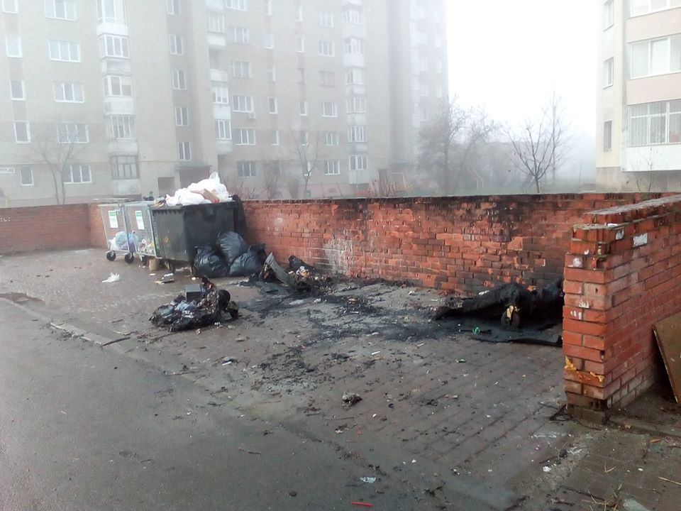 У Франківську вандали дісталися й до смітників (ФОТО)