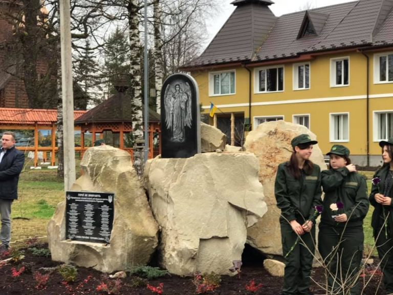 Меморіал загиблим на війні лісівникам відкрили на Долинщині (ФОТО)