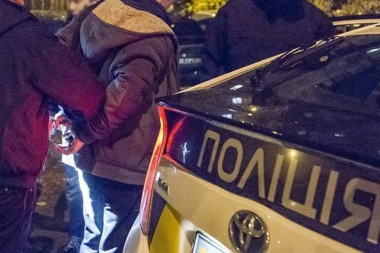 У Рогатині “на гарячому” затримали чоловіка, який намагався обікрасти магазин