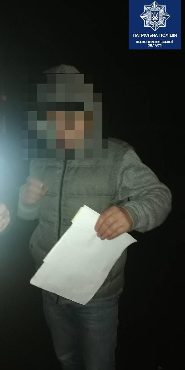 Вночі у Франківську п’яний водій заснув посеред дороги (ФОТОФАКТ)