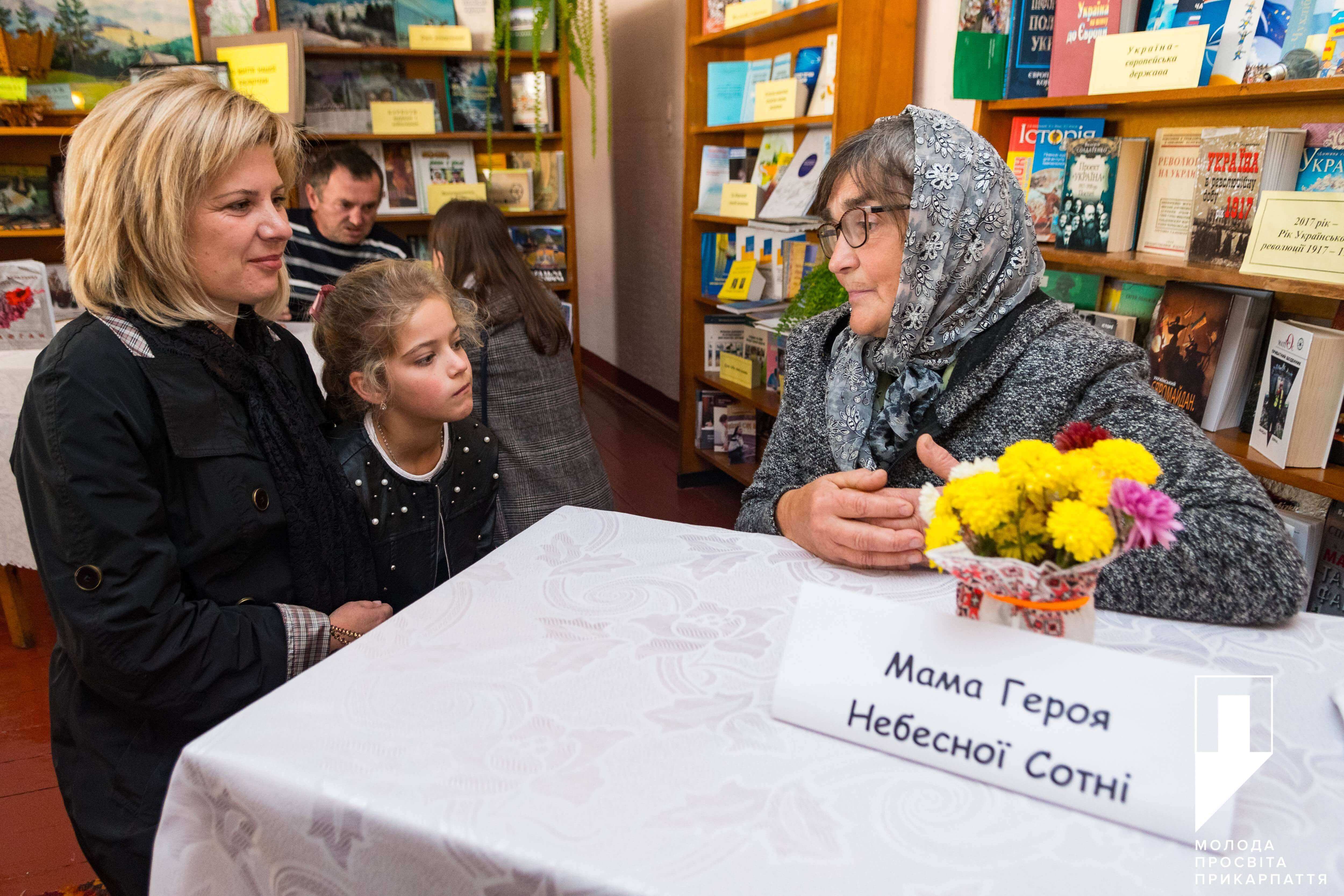“Жива бібліотека”: на Рожнятівщині людям розповідали не книжкові історії (ФОТО)