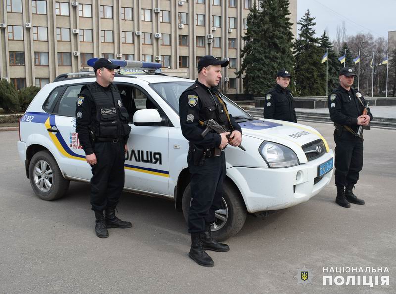 Прикарпатців кличуть на роботу в поліцію охорони. Зарплатня – 9500 гривень