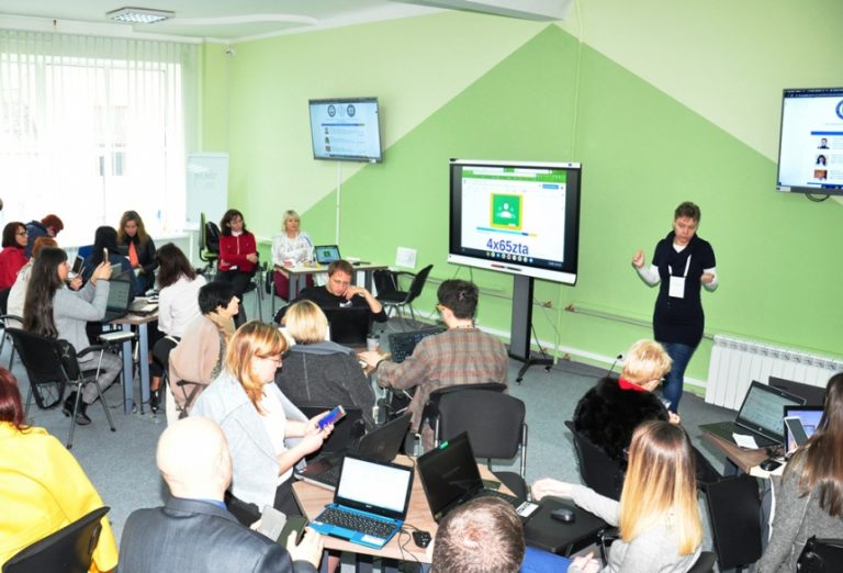 У Франківську за допомогою Google “прокачують” освітян (ФОТО)