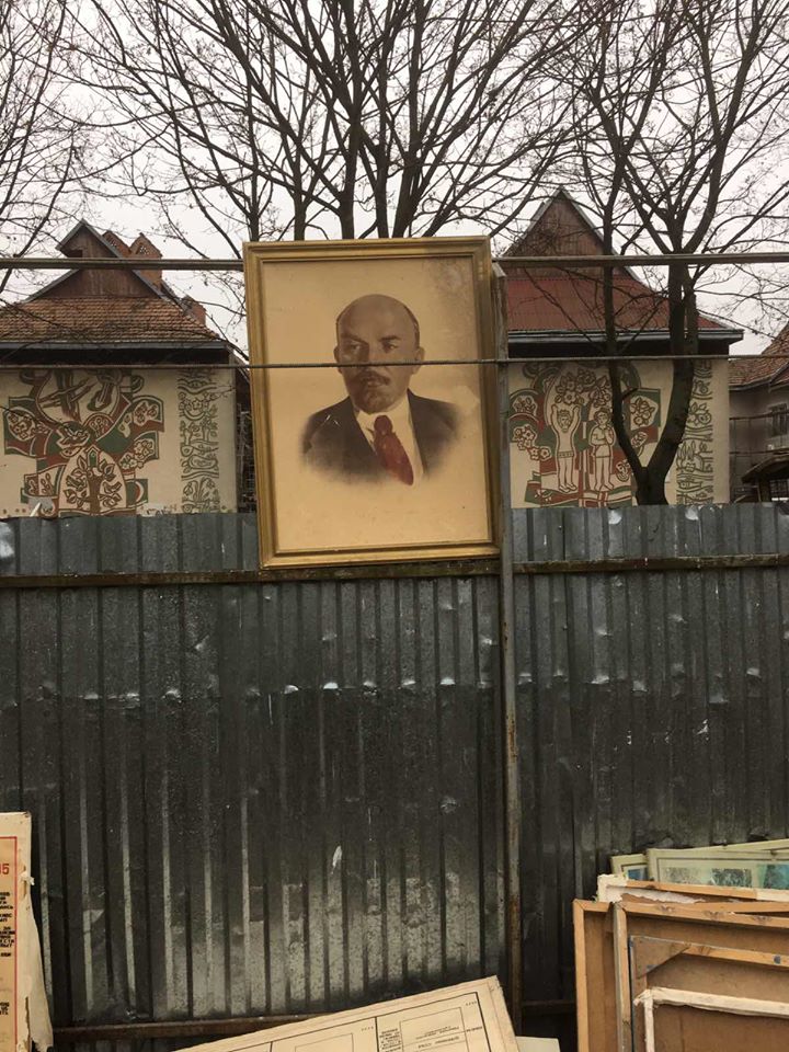 У Франківську “декомунізували” останній портрет Леніна (ФОТО)