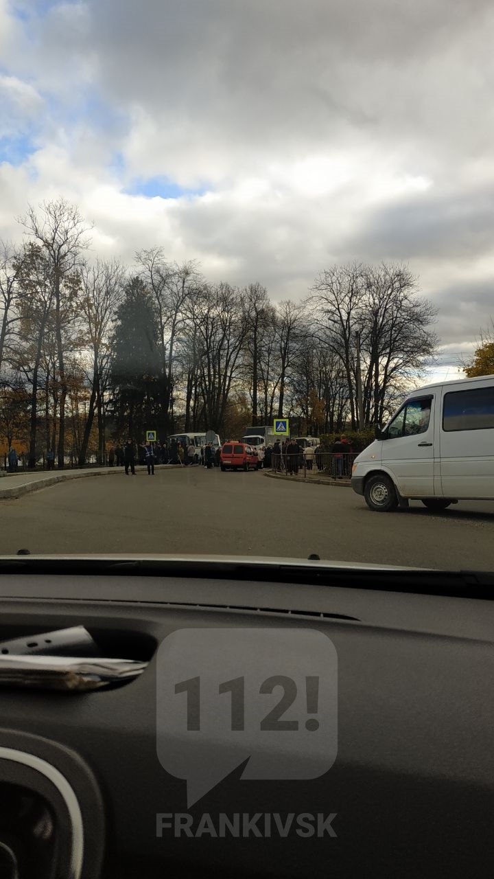 У Долині через здорожчання тарифів на воду люди перекрили дорогу на Львів і Франківськ (ФОТОФАКТ)