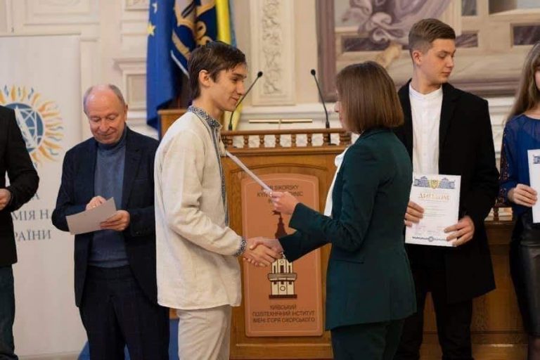 Франківський школяр отримав стипендію президента України (ФОТО)