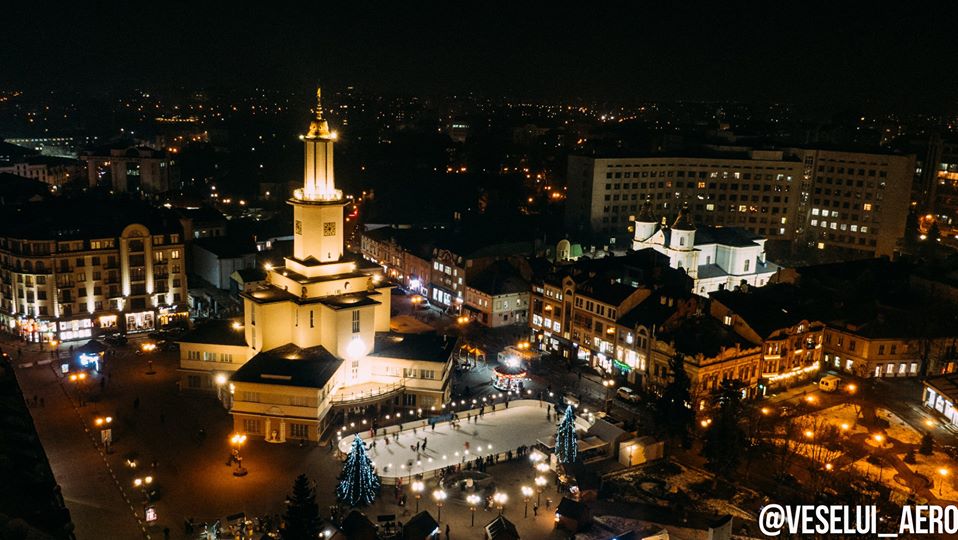 “Немов у казці”: франківський аерограф поділився знимками святкового міста (ФОТО)