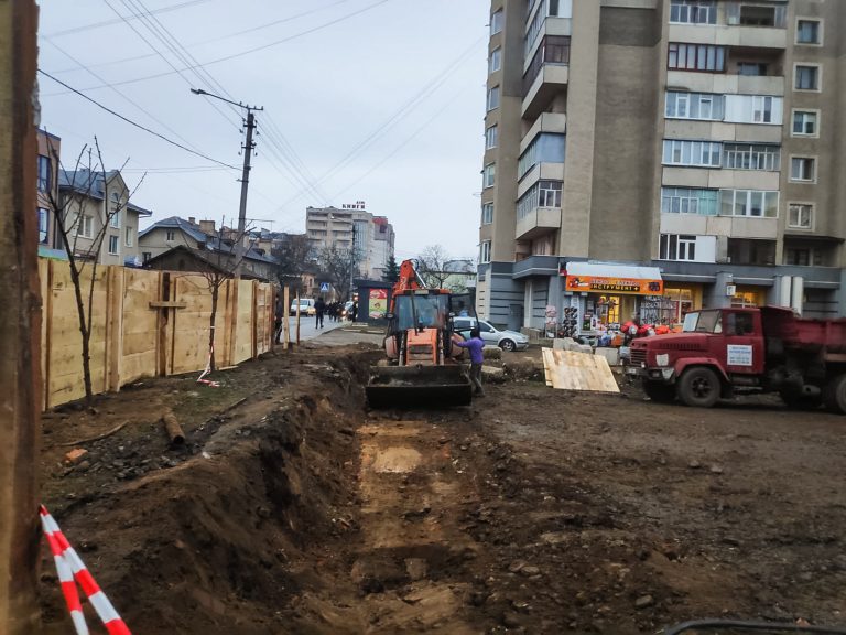 На місці з’єднань двох бульварів активізувалися будівельні роботи (ФОТО)