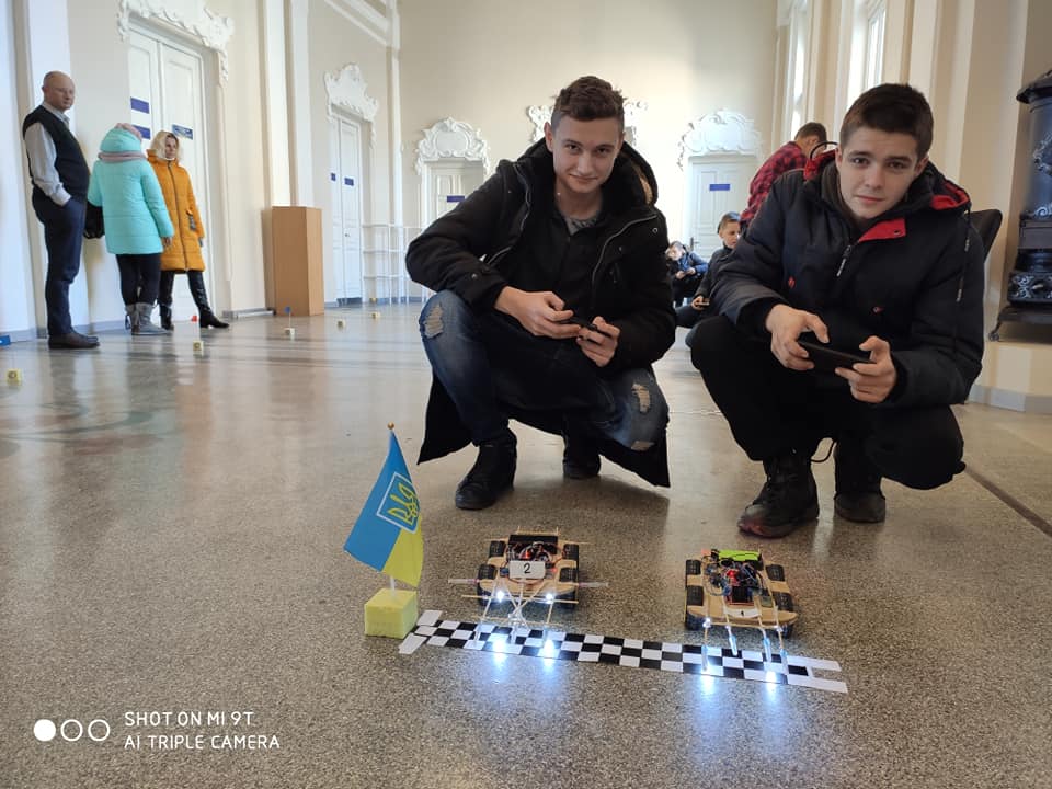 У Надвірній відбулися показові змагання радіокерованих автомобілів (ФОТО)