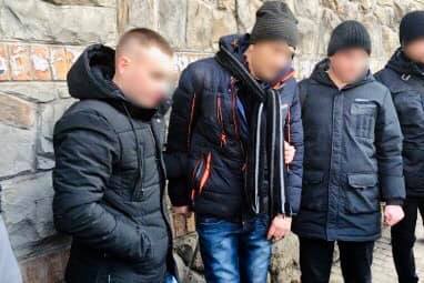 У центрі Франківська після крадіжки у маршрутці затримали злодія (ФОТО)