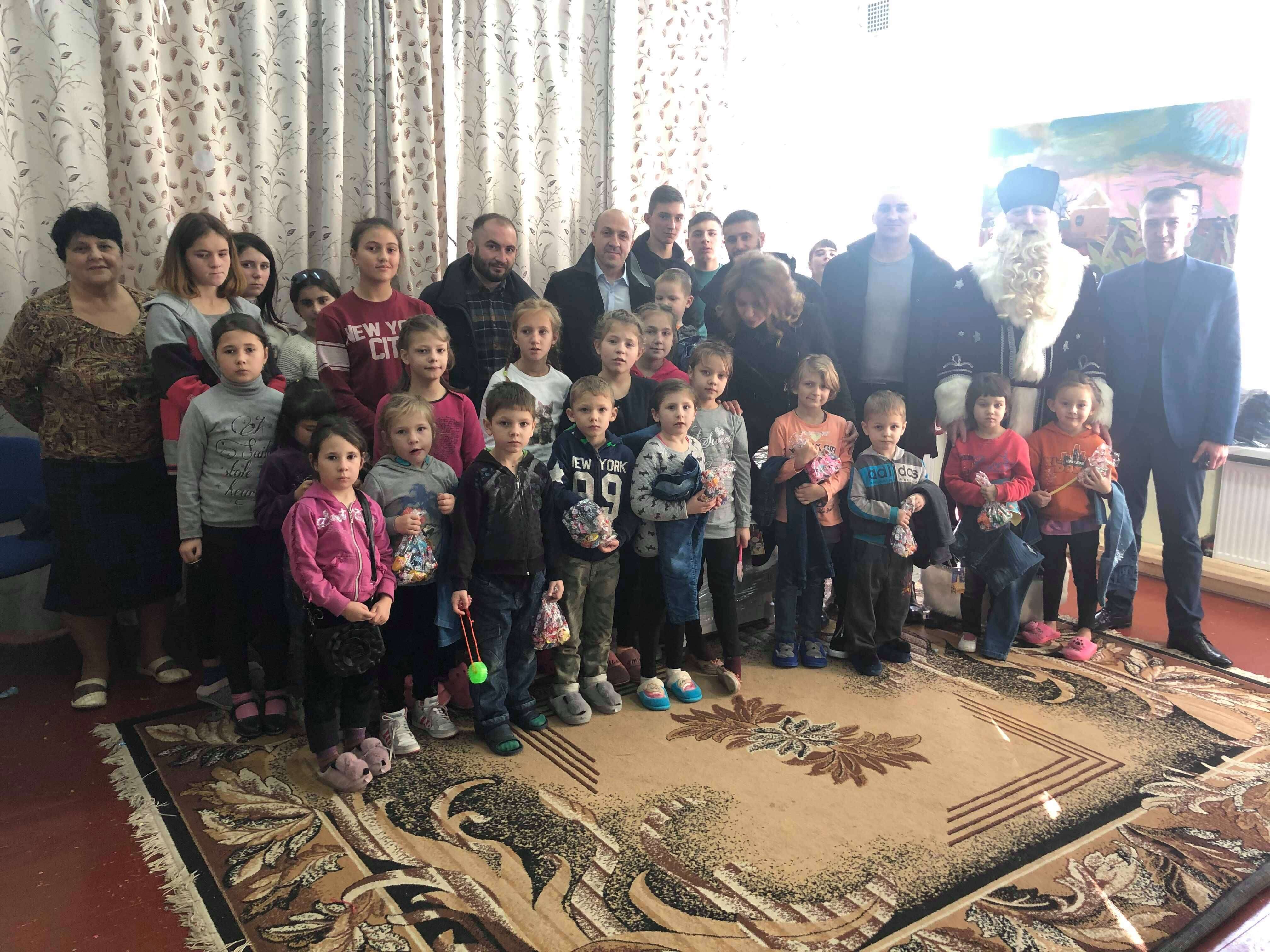 19 тисяч гривень зібрав благодійний “Бал ветеранів”: допомогу вже передали у дитячий притулок (ФОТО)